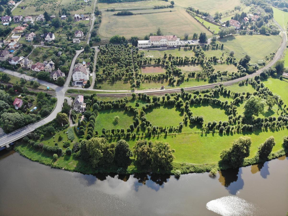 Parkhotel Cesky Sternberk Buitenkant foto