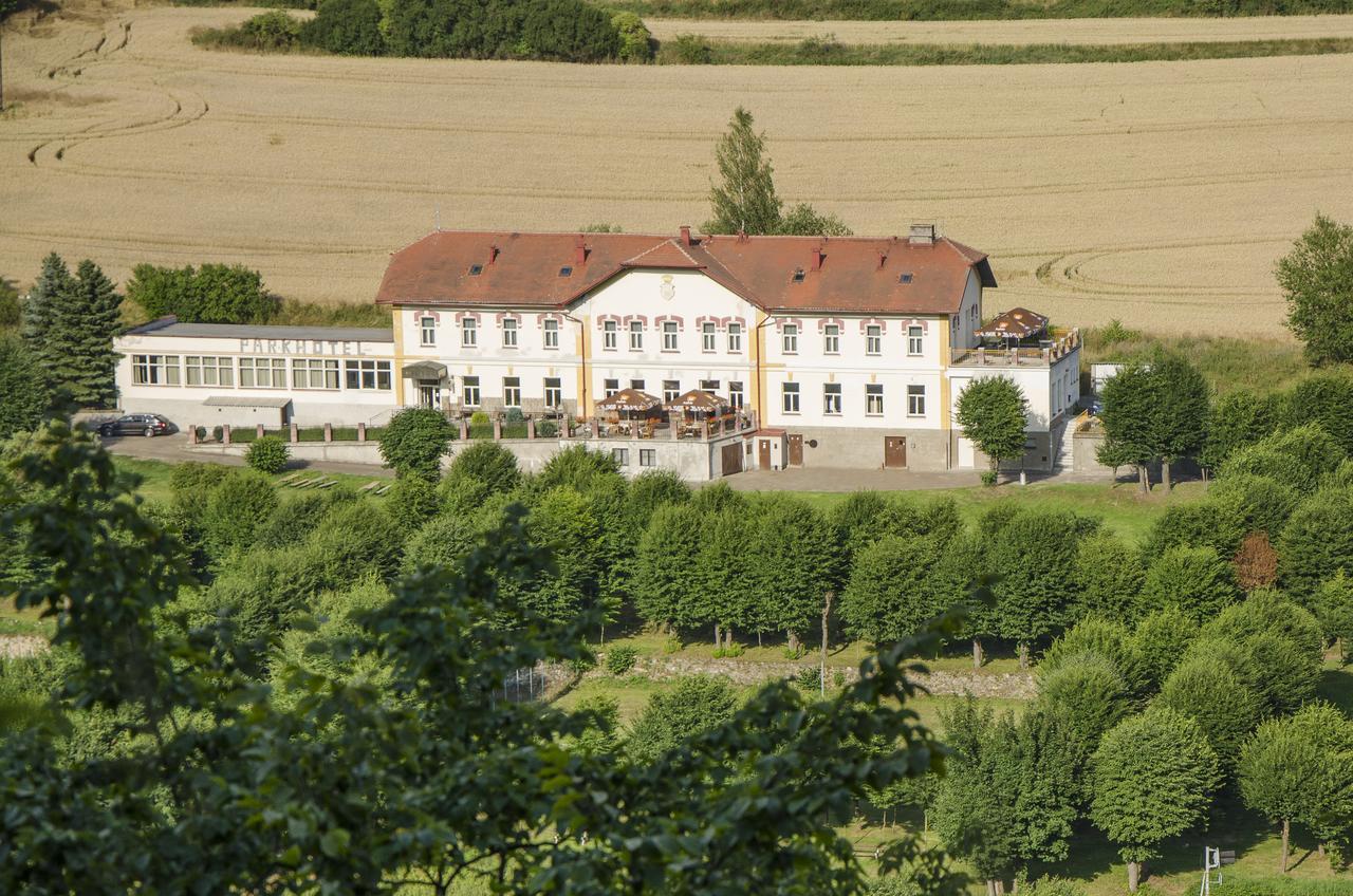 Parkhotel Cesky Sternberk Buitenkant foto