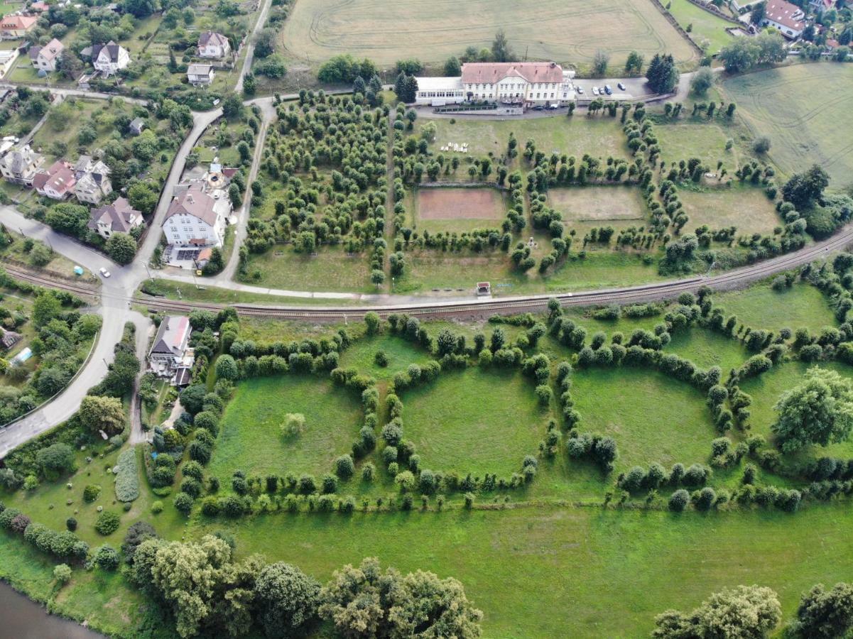 Parkhotel Cesky Sternberk Buitenkant foto